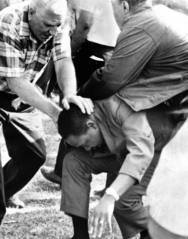 MLK is attacked by white protestors