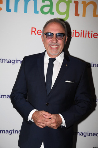 Se encontró con el tecladista Emilio Estefan , su futuro esposo