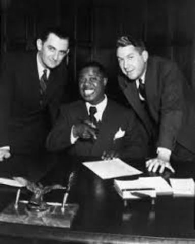 Moving to The Big Apple and finds a manager