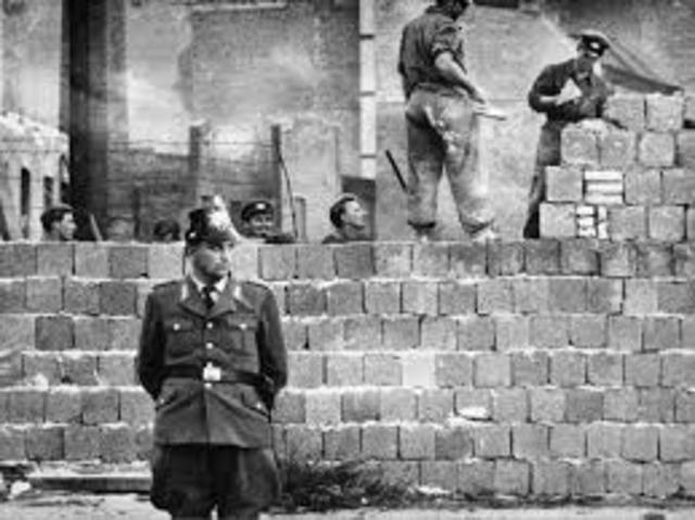 Berlin builds a new wall