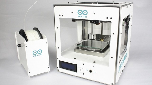 Entre a clases de box y se inventa la impresora 3D