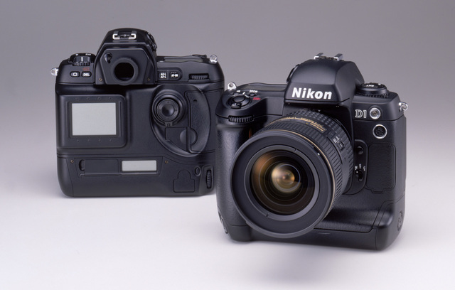 Nikon D-1