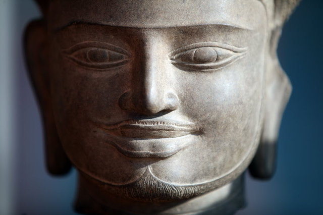 Jayavarman IV takes control