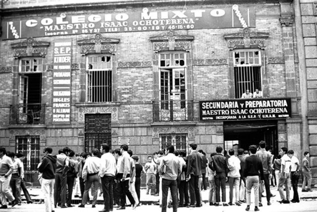 Se registra una pelea entre estudiantes de la vocacional 2 y de la preparatoria Isaac Ochoterena.