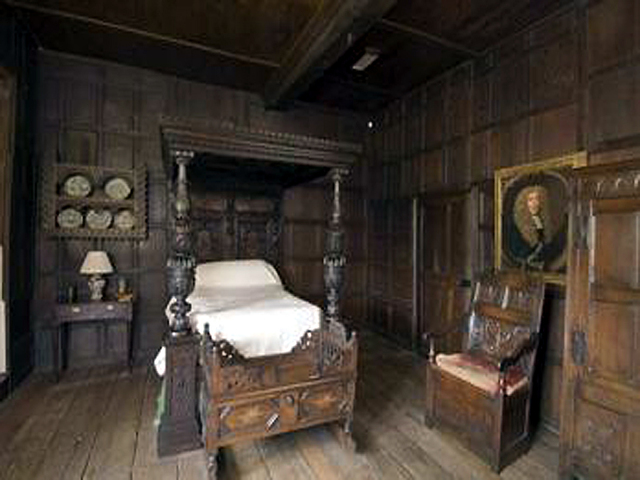 Tudor beds and bedrooms of 16th Century (1485-1603)