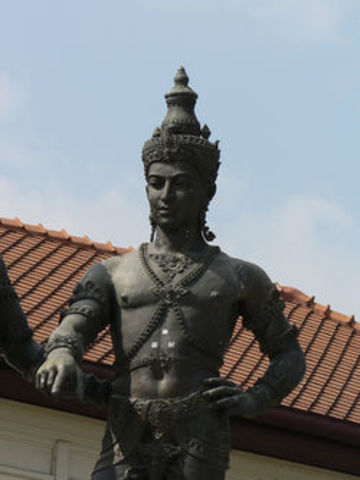 Suryavarman II came to power in 1113 CE after defeating a rival prince.