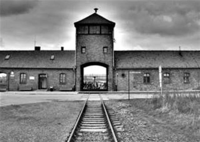 News of Chelmno mass murders reach Warsaw, foreign press broadcasts to disbelieving world