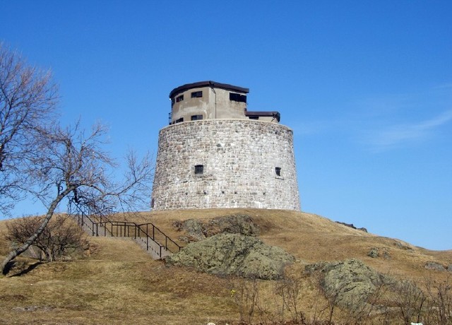 Se construyen las Torres Martello.