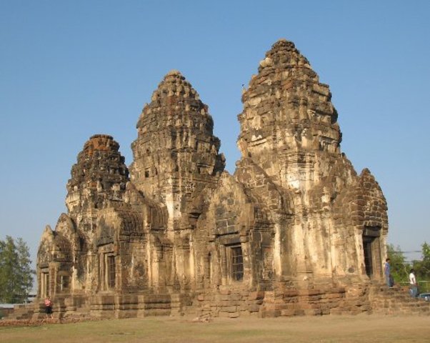 Suryavarman I settles conflict in Cambodia