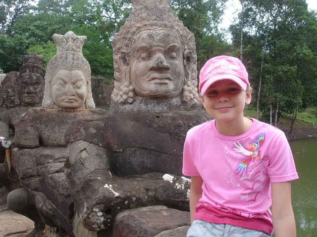 Jayavarman VIII's reign begins