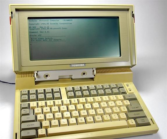 Creacion de la primer LAPTOP.