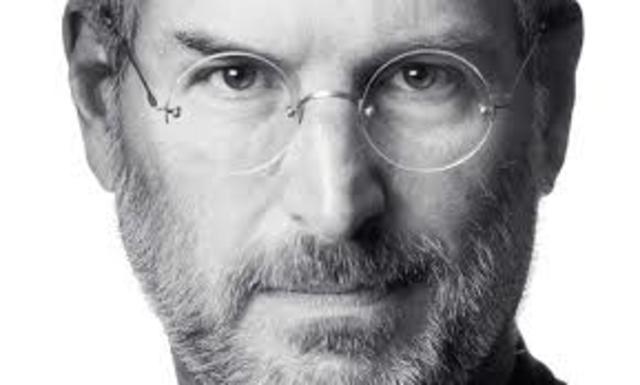 OCTAVO HECHO - STEVE JOBS VUELVE A APPLE