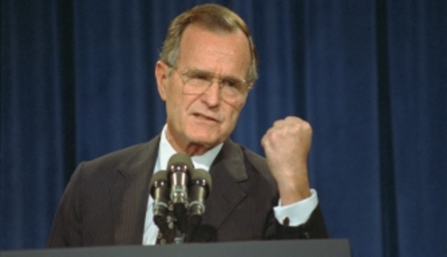 President Bush gives Iraq 24 hrs to leave Kuwait