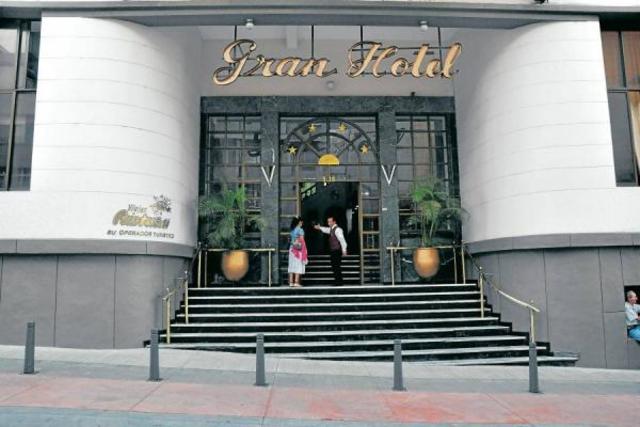 primer hotel de la ciudad