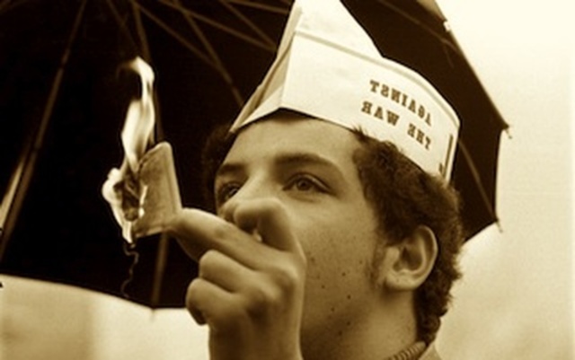 Students burn draft cards