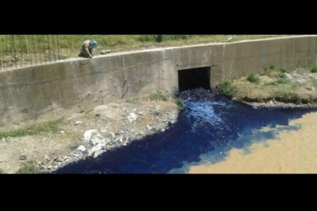 Descarga de colorante sin tratar