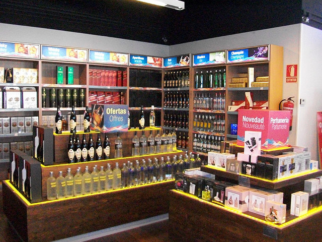 la primera tienda con secciones.