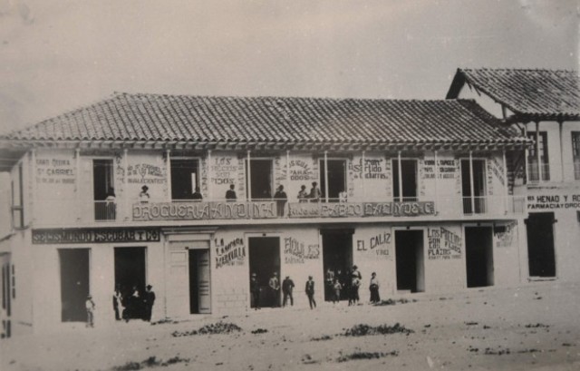 Primer centro comercial