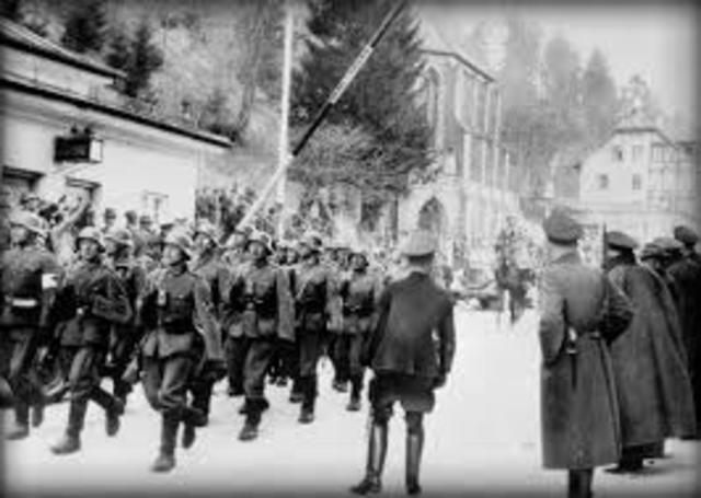 Alemania invade Austria.