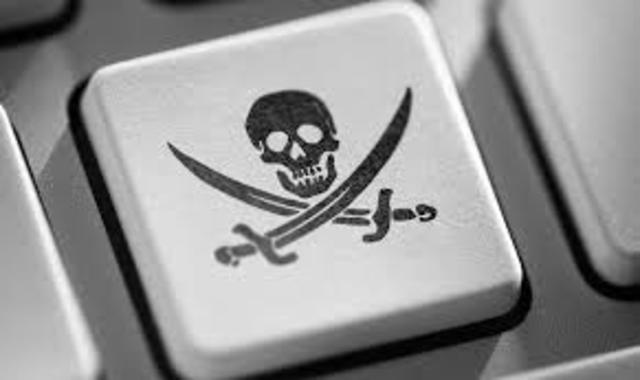 se crea el primer software pirata