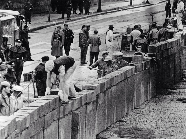 The Building of the Berlin Wall