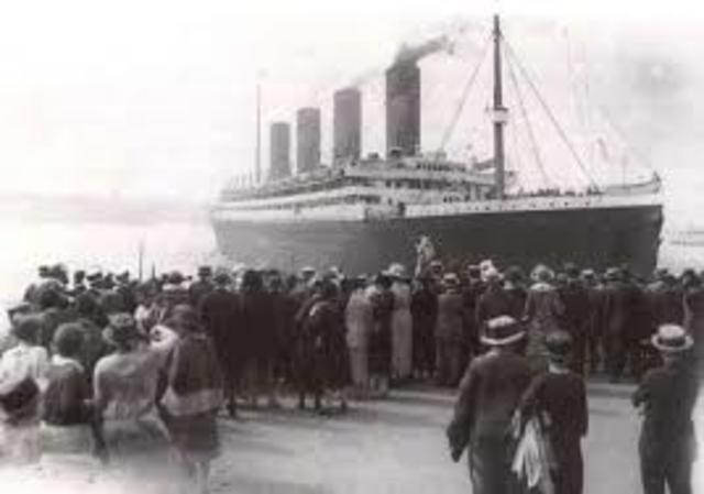 Titanic arrives at where it will be first taken off, Southampton
