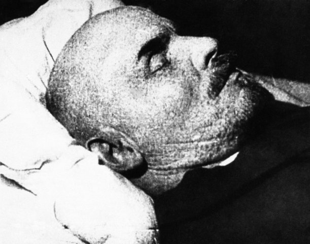 Vladmir Lenin dies