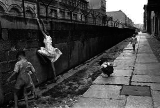 Berlin Wall (fact)
