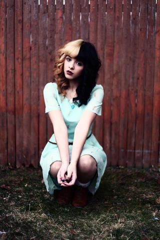 She announced she had signed a contract