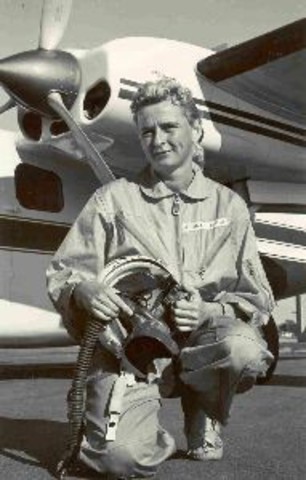 Jerrie Cobb and Janey Hart from Mercury 13, meet the president Lyndon B. Johnson