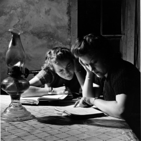 Surge la sociedad de correspondencia fonográfica.