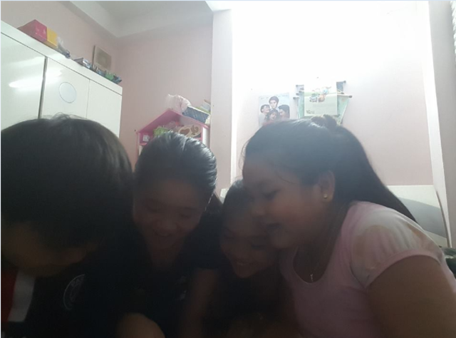 Họp nhóm phân chia nhiệm vụ từng thành viên