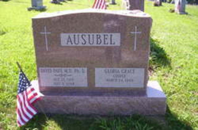 Muere David Paul Ausubel.