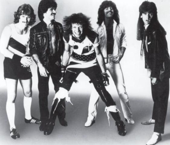 Yanni joined to the Minneapolis-based rock group Chameleon.