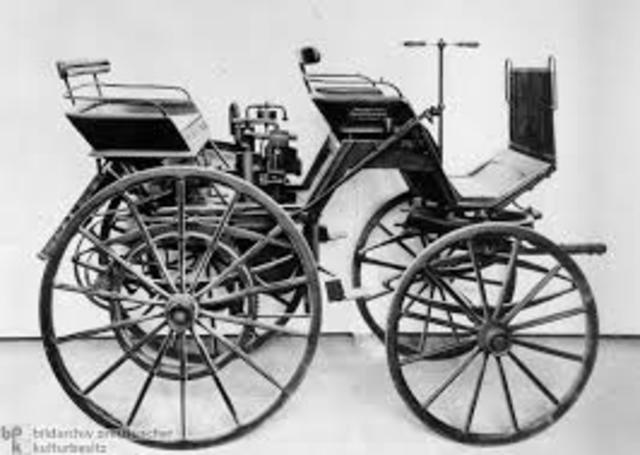Gottlieb Daimier desarrolla el primer automovil de cuatro ruedas, con 4 velocidades y motor refrigerado