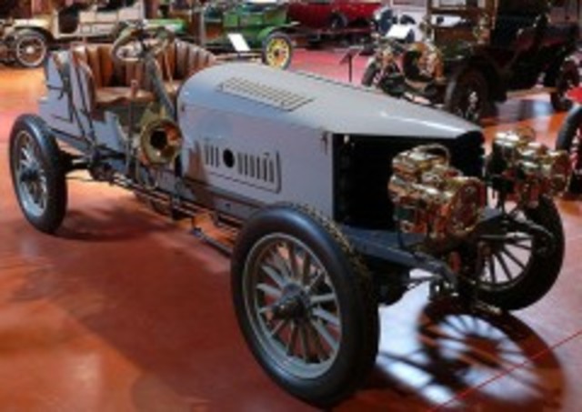 PRIMER MOTOR DE SEIS CILINDROS Y EL PRIMER VEHÍCULO CON TRACCIÓN A LAS CUATRO RUEDAS DE LOS PAÍSES BAJOS