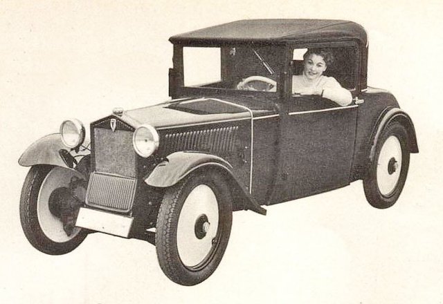 Coche de motor delantero