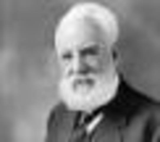 Alexander Graham Bell patenta el primer aparato telefónico