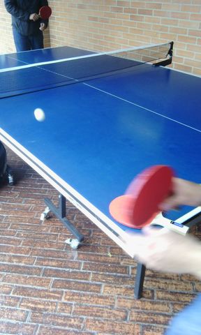 jugando pingpong en uniminuto