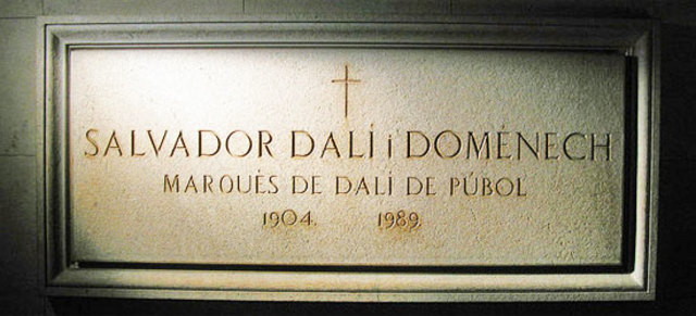 Salvador Dalí dies