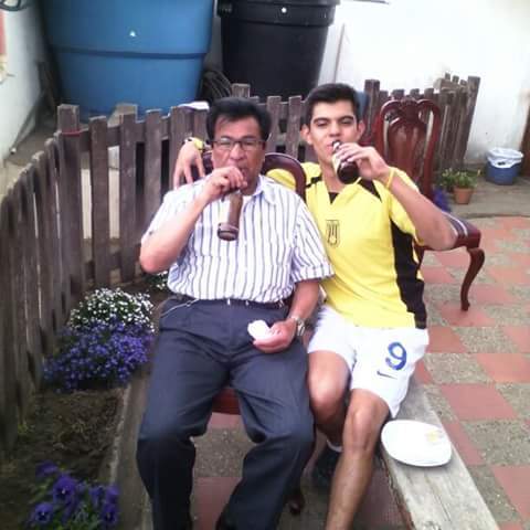 con mi abuelito en la casa