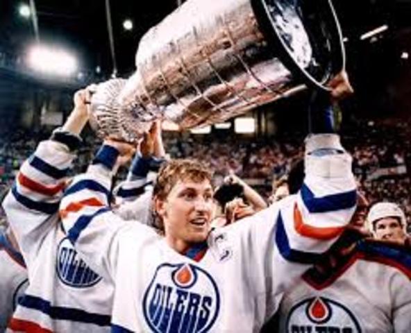 Wayne and the Oilers meet the Stanley Cup.