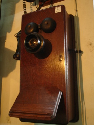 TELEFONO ESPAÑOL DE PARED  HECHO DE  MADERA