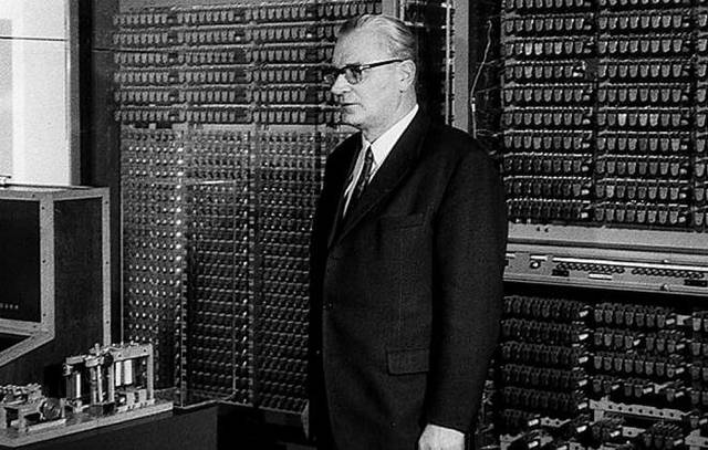 Primer computadora con funcionamiento electromagnetico