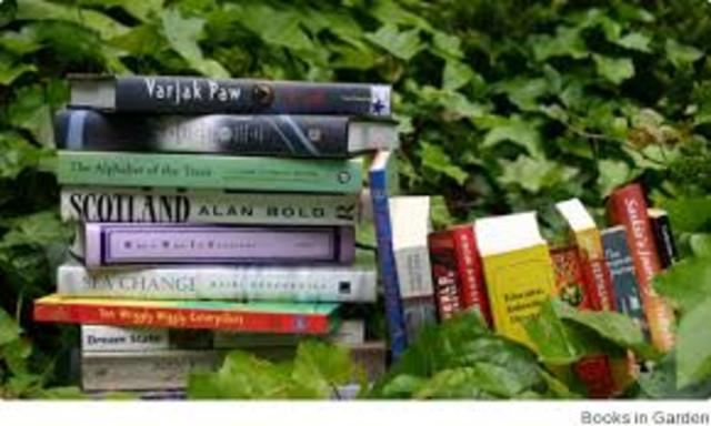 Montag grabs books and runs away