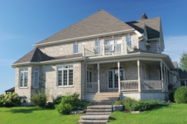 They arrive at Montag's house