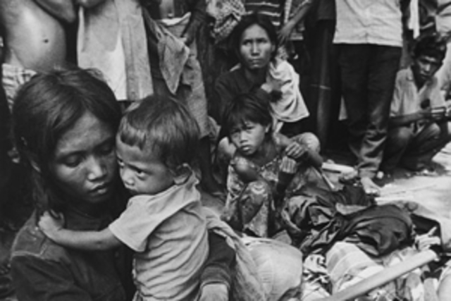 Cambodians Flee Khmer Rouge
