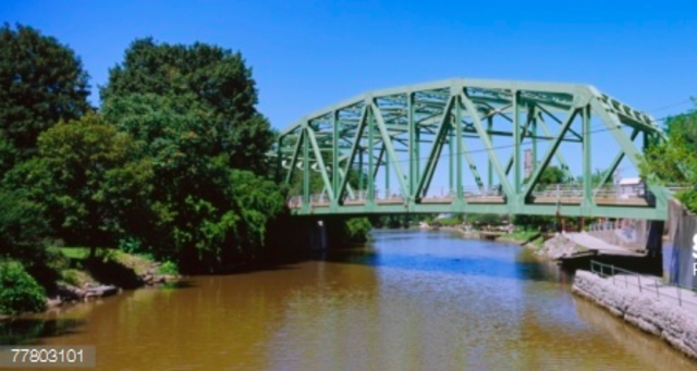 1825 - The Erie Canal is complete.