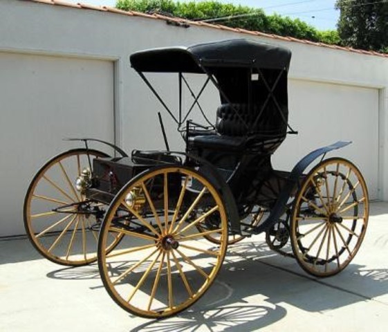 Primer coche electrico de tres ruedas