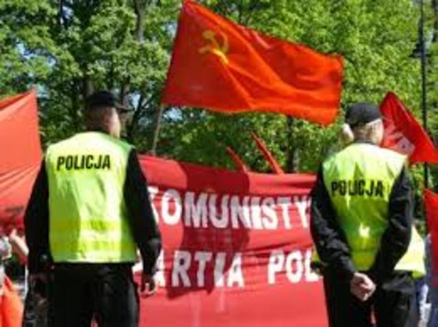 El partido Comunista polaco se disuelve